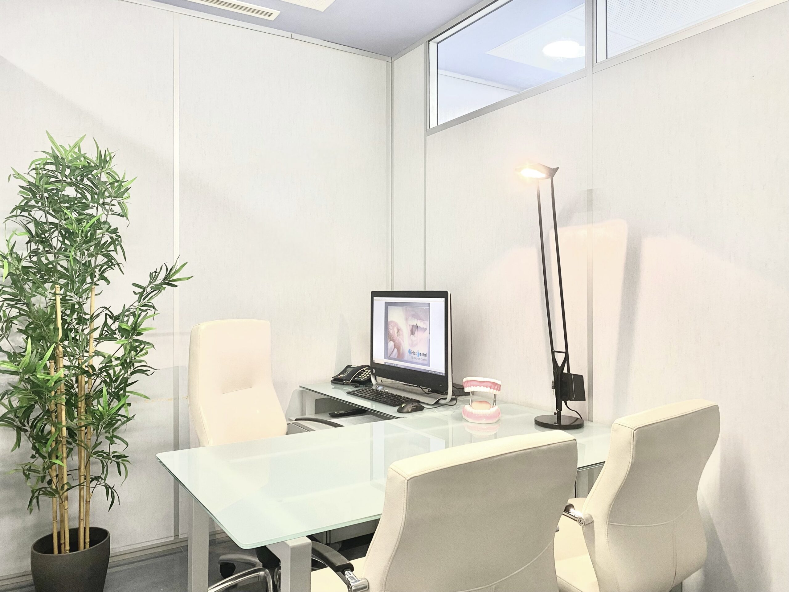 Consulta dentista. Consulta Clínica dental GC. Dentistas en Calatayud.